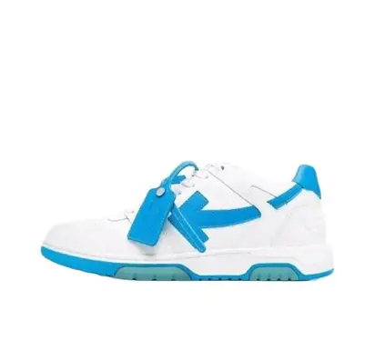 Illustrative pair photo: both shoes should be visible when comparing shape and condition.