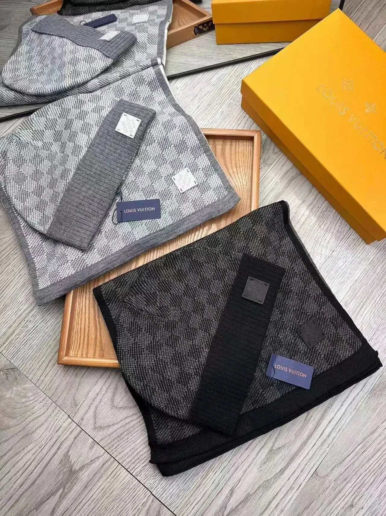 Louis Vuitton Beanies+Scarf